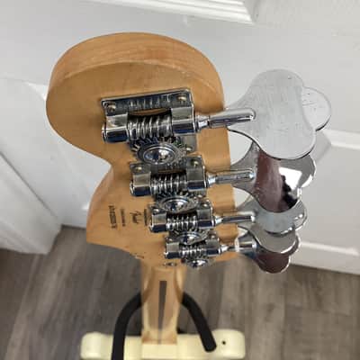 Squier P-BASS 2000’s - WHITE image 17