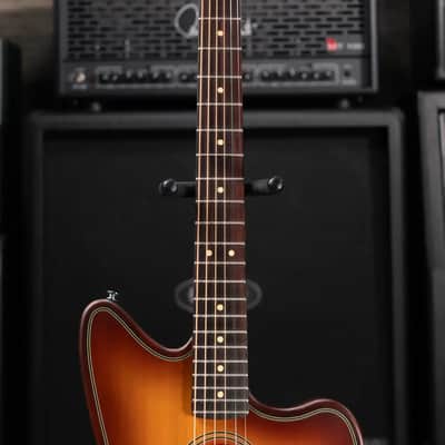 Fender Acoustasonic Standard Jazzmaster - Honey Burst - Demo image 4