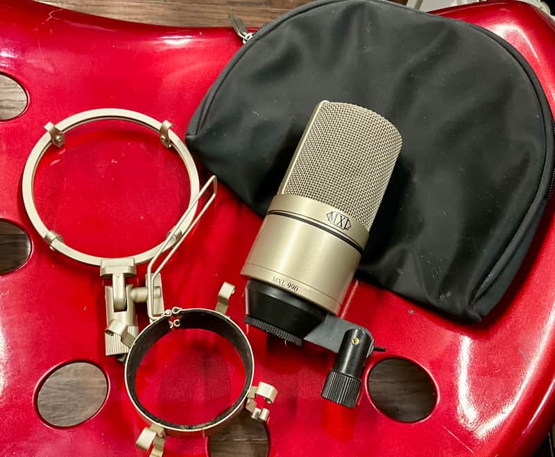 MXL 990 Condenser Microphone w/Shock Mount, Clip & Pouch image 1