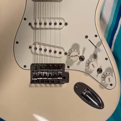 Fender Standard Stratocaster with Maple Fretboard 2006 - 2017 - Arctic White image 8