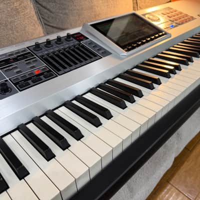 Roland Fantom-G8 88-Key Workstation Keyboard 2008 - 2012 - Silver image 3