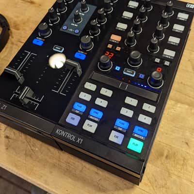 Native Instruments Traktor Z1 & X1 with Kontrol Stands image 2