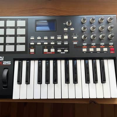 Akai MPK25 2012 - Black