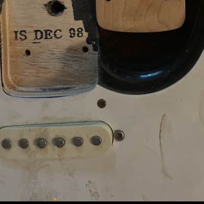 Kurt Cobain Vandalism Stratocaster Replica - 35" Mini Guitar - Reliced image 21