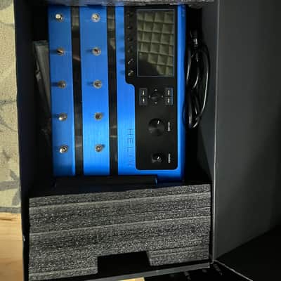 Line 6 Helix Floor Limited Edition 2019 - Lightning Blue image 2