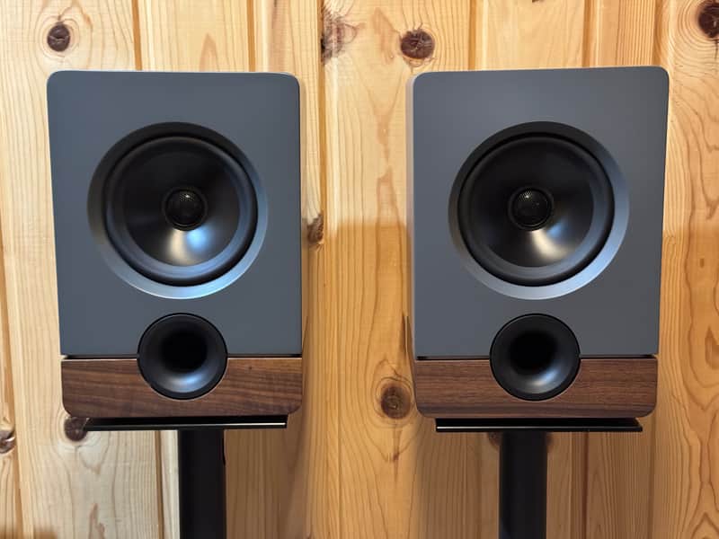 Output Frontier 6.5" 2-Way Active Studio Monitor - Pair (Open Box - New in Box) image 1