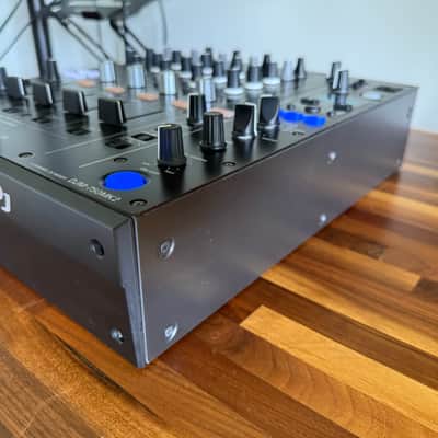 Pioneer DJM-750MK2 w/ Odyssey Flight Case & Decksaver image 3