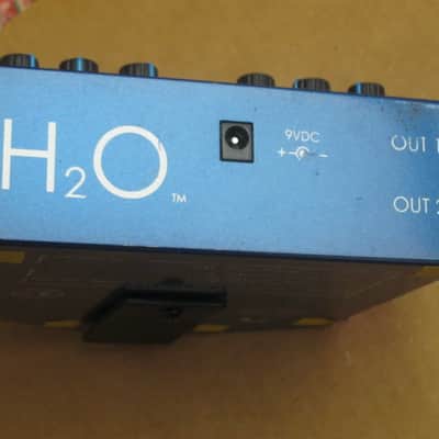 used Visual Sound H2O V1 (with cursive V) Liquid Chorus & Echo early 2000s + battery, strings, and a new set of rubber FEET (NO box / NO paperwork) image 10