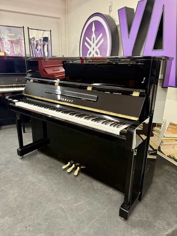 PIANOFORTE VERTICALE YAMAHA MOD. B3 PE NERO LUCIDO image 1