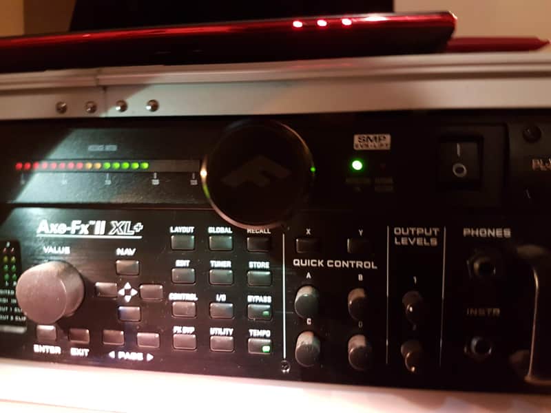 Fractal Audio Axe FX II XL+ & Furman PL Plus C & Gator Rack Case