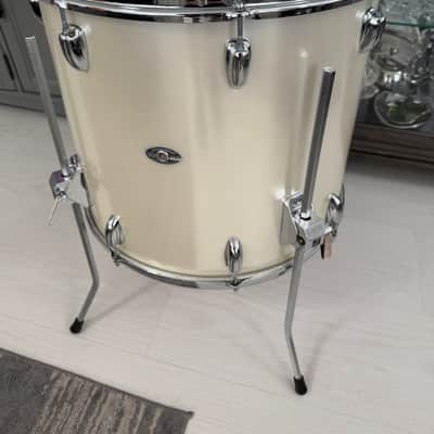 Slingerland Magnum - Silver Mist 18x16 Floor tom 1979 Excellent Condition! image 5