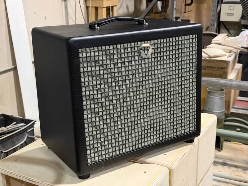 VBoutique USA VCube Unloaded 1 x 12 Ext. Cabinet 1 Remaining image 1