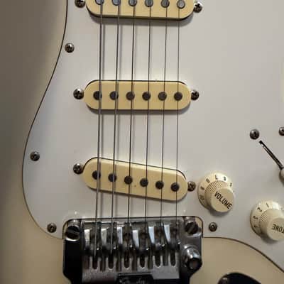 Fender Stratocaster ST-562 1985-1987 - Cream image 13