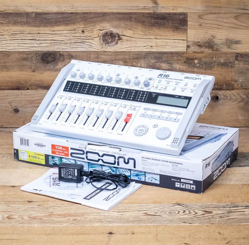 Zoom R16 (R-16) Digital Multitrack Recorder Multi-Track Multitracker U282475 image 1