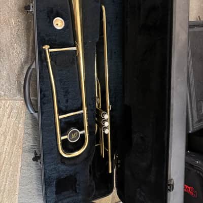 Valve trombone, with case and mouthpiece image 2