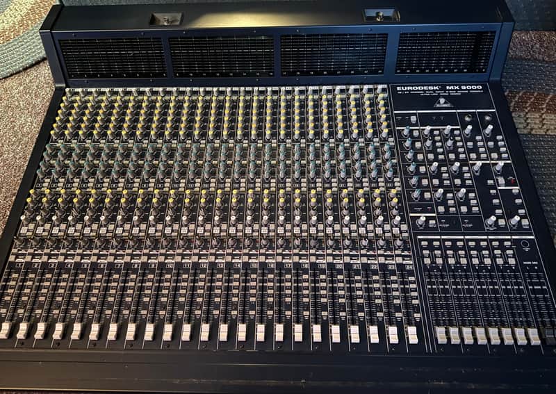 Behringer Eurodesk MX9000 2006