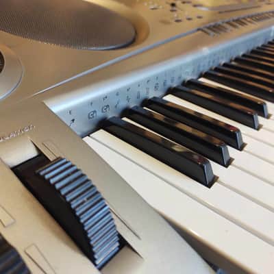 Casio WK-1800 76-Key Workstation Keyboard 2000s - Silver image 3