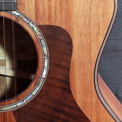 724ce Grand Auditorium / V-class Acoustic-Electric Guitar - Natural Hawaiian Koa image 18