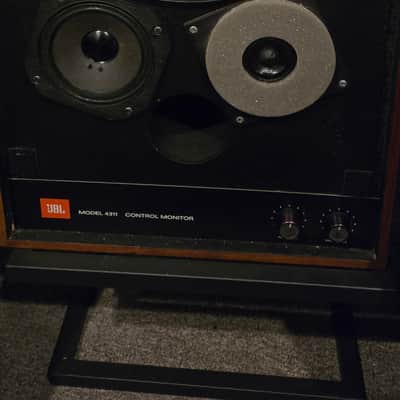 Very Nice JBL 4311 and Grilles (L-100) Read image 8