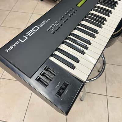 Roland U-20 61-Key RS-PCM Synthesizer 1989 - 1992 - Black