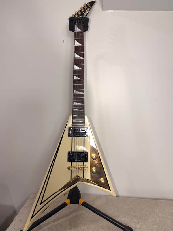 2006 Jackson Pro Series RR3 Rhoads "Special V" (Limited Run, Made in Japan). 2006 - White image 1