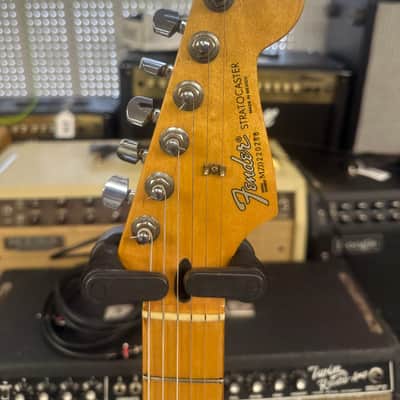 Fender MIM Standard HSS Stratocaster with Maple Fretboard 1999 - 2005 - Midnight Wine image 3