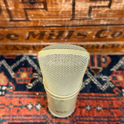 MXL 1006 Large Diaphragm Condenser Microphone #1 w/ Clip & Bag image 6