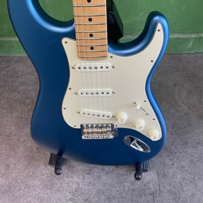 Fender American Performer Stratocaster with Maple Fretboard 2018 - Present - Satin Lake Placid Blue image 2
