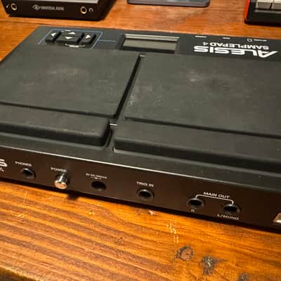 Alesis SamplePad 4 Compact 4-Pad Percussion and Sample-Triggering Instrument 2010s - Black image 2