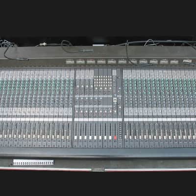Yamaha Pm 1800 40 channel mixing console image 1