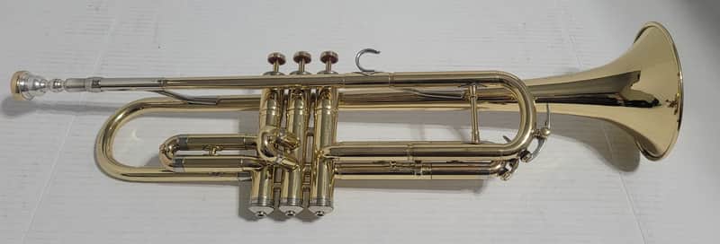 Martin IMPERIAL , TRUMPET W double Reverse LP tuning slide , 2 Mouthpieces and Hard case 1952 - Clear Lacquer image 1