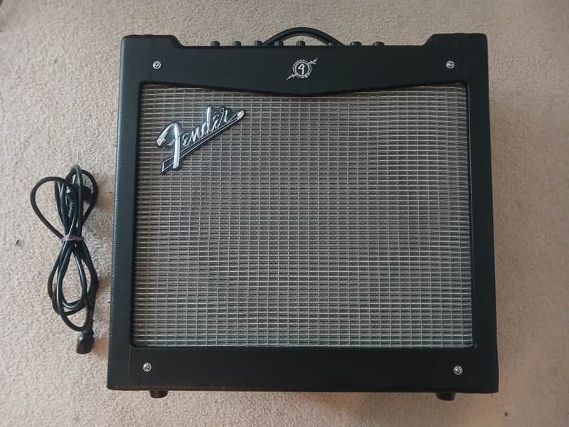 Fender MUSTANG II V2 MODELLING AMP 2000s image 1