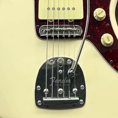 Fender Vintera '60s Jazzmaster with Pau Ferro Fretboard 2022- Olympic White image 14