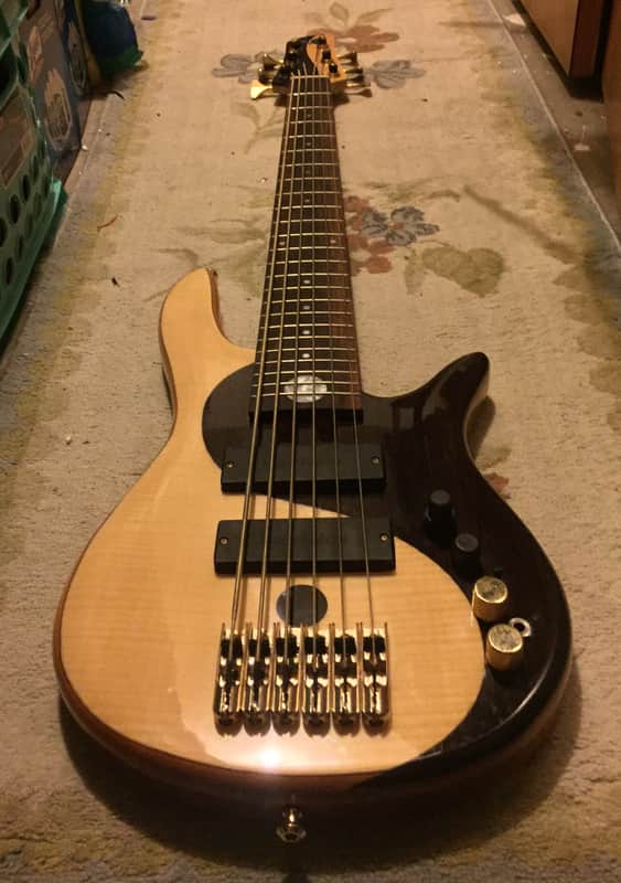 6 String Bass Yin Yang 2016 Bild 1
