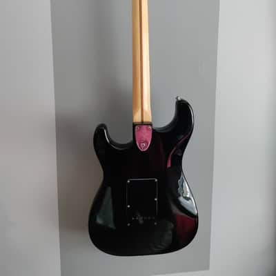 Fender International Series Stratocaster with Maple Fretboard 1979 - 1982 - Cathay Ebony. image 2