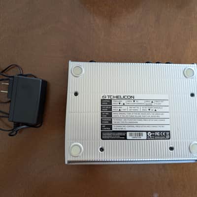 TC Helicon Play Electric effects and vocal harmony pedal 2014 - 2019 - Silver image 2