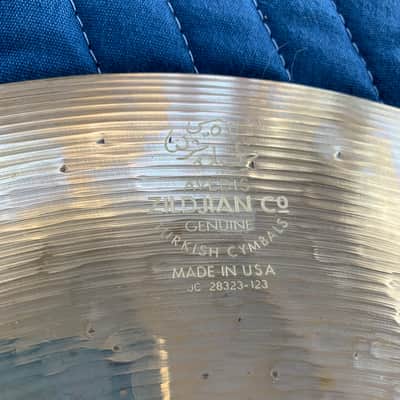 Zildjian 17" Classic Orchestral Selection Medium Light Pair Brilliant image 5