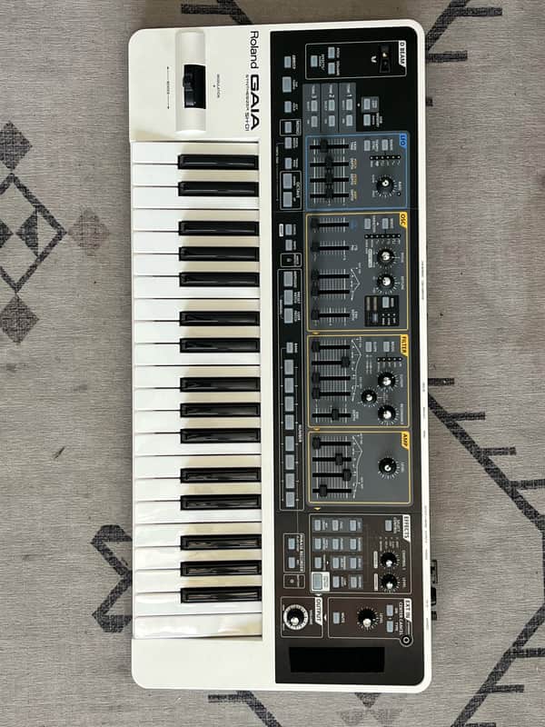 Roland SH-01 GAIA 37-Key Digital Synthesizer | Reverb