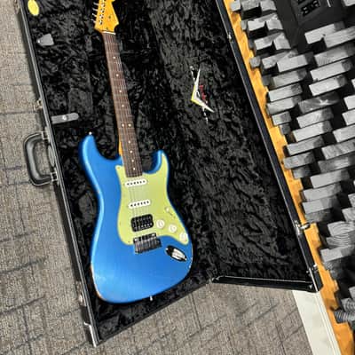Fender 2025 Fender Custom Shop W25 Custom Deluxe Stratocaster Relic S1 HSS 2025 - Aged Lake Placid Blue image 2