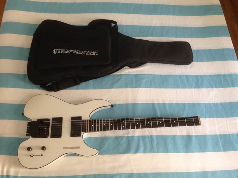 Steinberger GM2S White (GM) Vito Bratta, EMG pickups, headless guitar, graphite neck, (incl. gigbag) image 1