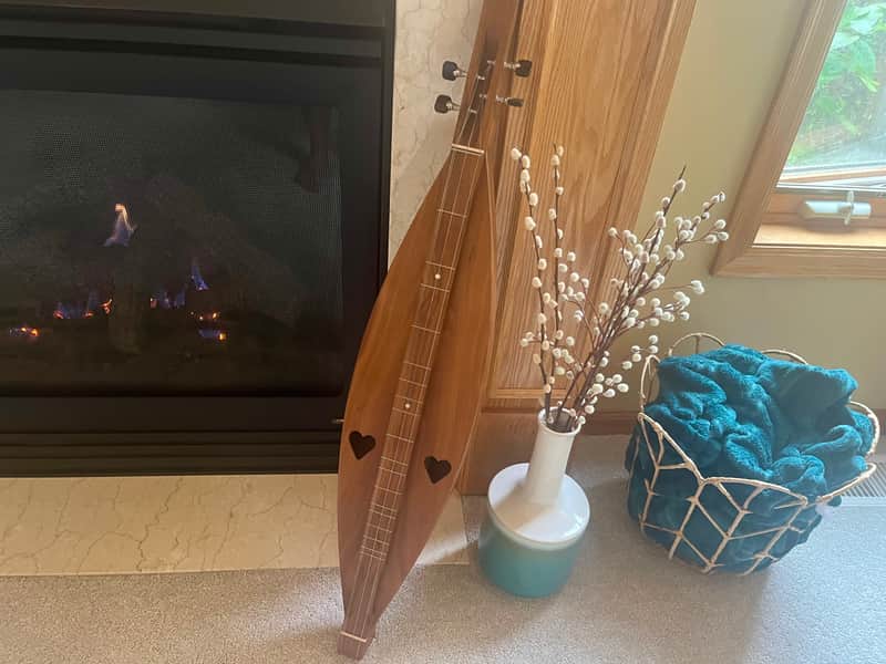 Walnut Valley Cedar Creek Sage Institute Dulcimer 1988 - Natural Walnut, New Strings