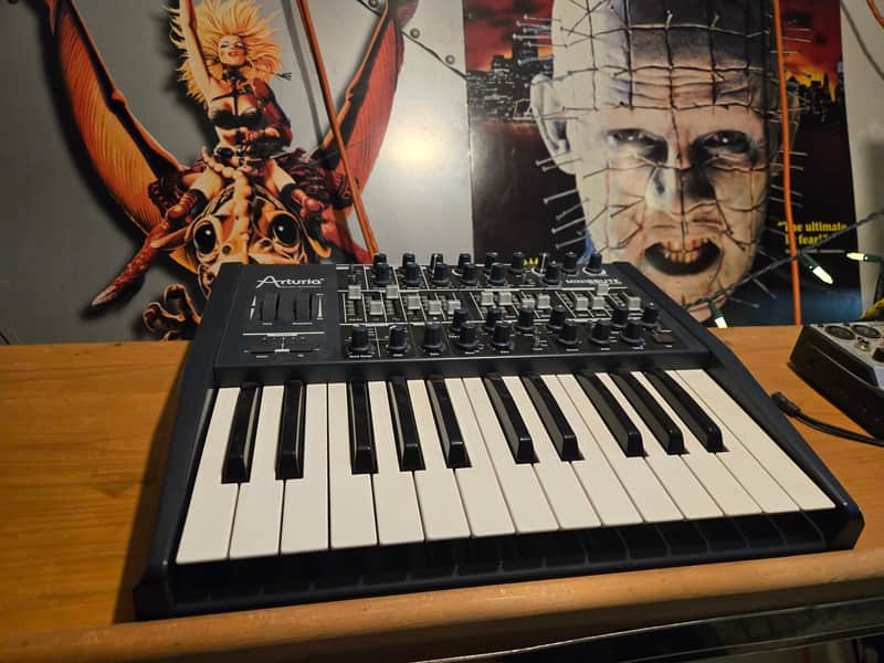 Arturia MiniBrute 25-Key Synthesizer 2012 - 2018 - Black image 1