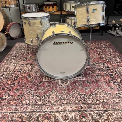 Ludwig No. 980 Super Classic Outfit 9x13 / 16x16 / 14x22" Drum Set (3-Ply) with Pointed Blue/Olive Badges 1969 - 1976 - White Marine Pearl image 2