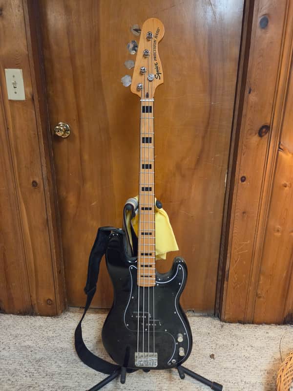 Squier Classic Vibe '70s Precision Bass 2015 - Present - Black image 1
