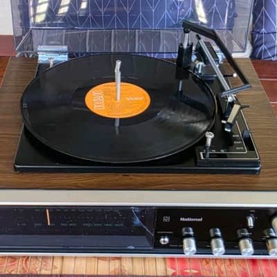 VINTAGE NATIONAL 3 IN 1 SYSTEM/RADIO/AMP/TURNTABLE image 5