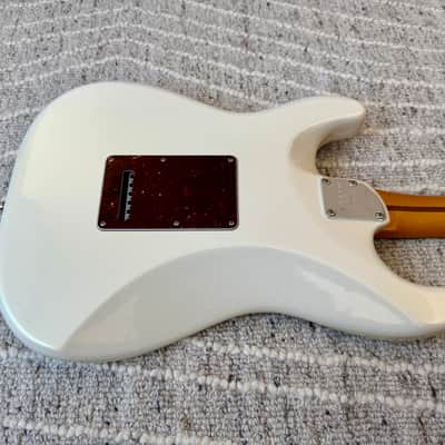 Fender American Ultra Stratocaster 2019 - Arctic White Pearl image 16