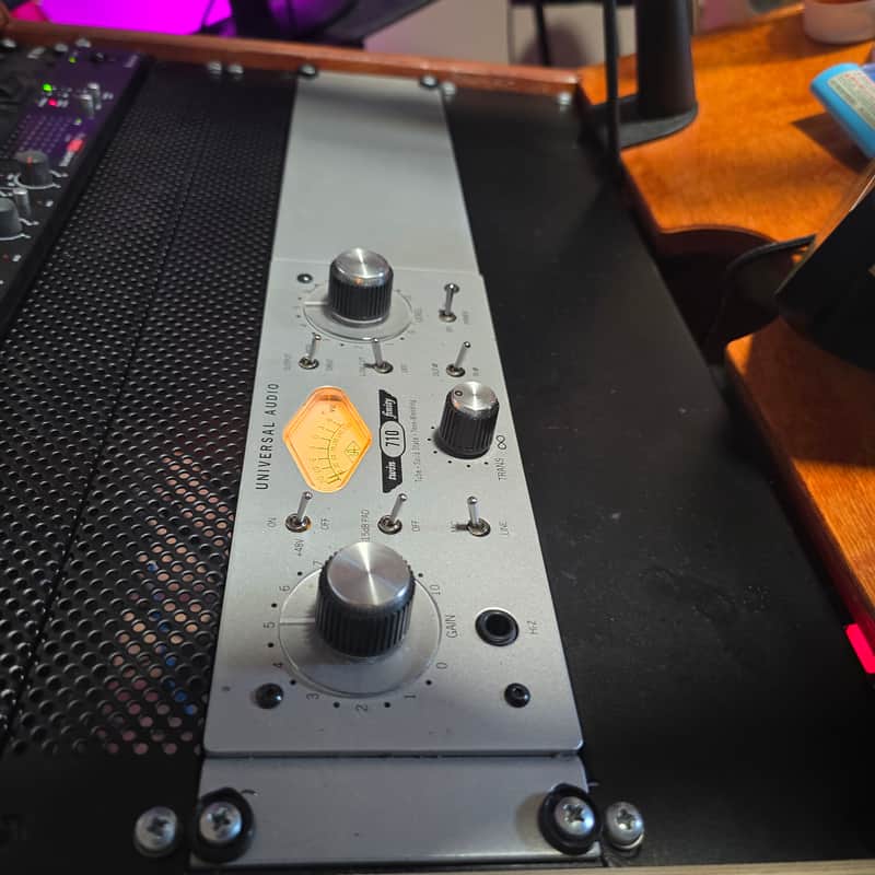 Universal Audio 710 Twin-Finity Microphone Preamp 2009 - Present - Silver image 1
