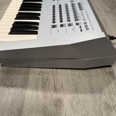 Yamaha Motif ES 6 Production Synthesizer 2000s - Gray image 3