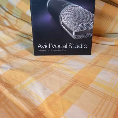 Avid Complete Vocal Studio with M-Audio USB Microphone and Pro Tools SE Recording Software image 1