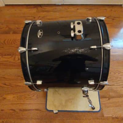 Pearl Roadshow extra deep 22 round x 18 inch bass drum gloss black excellent image 5